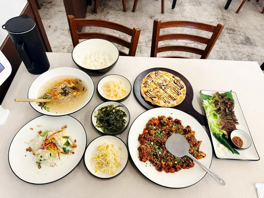 Spicy jjukkumi stir-fry served on a large plate