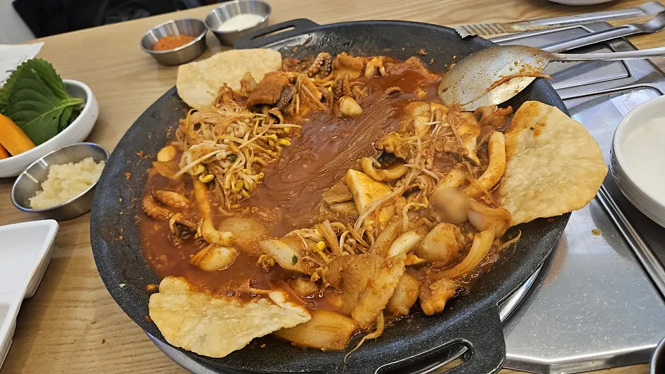양념이 밴 당면 한 젓가락
