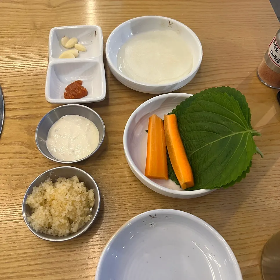 The basic side dishes served at the start