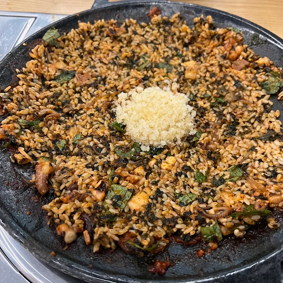 The roe fried rice ordered to finish the meal