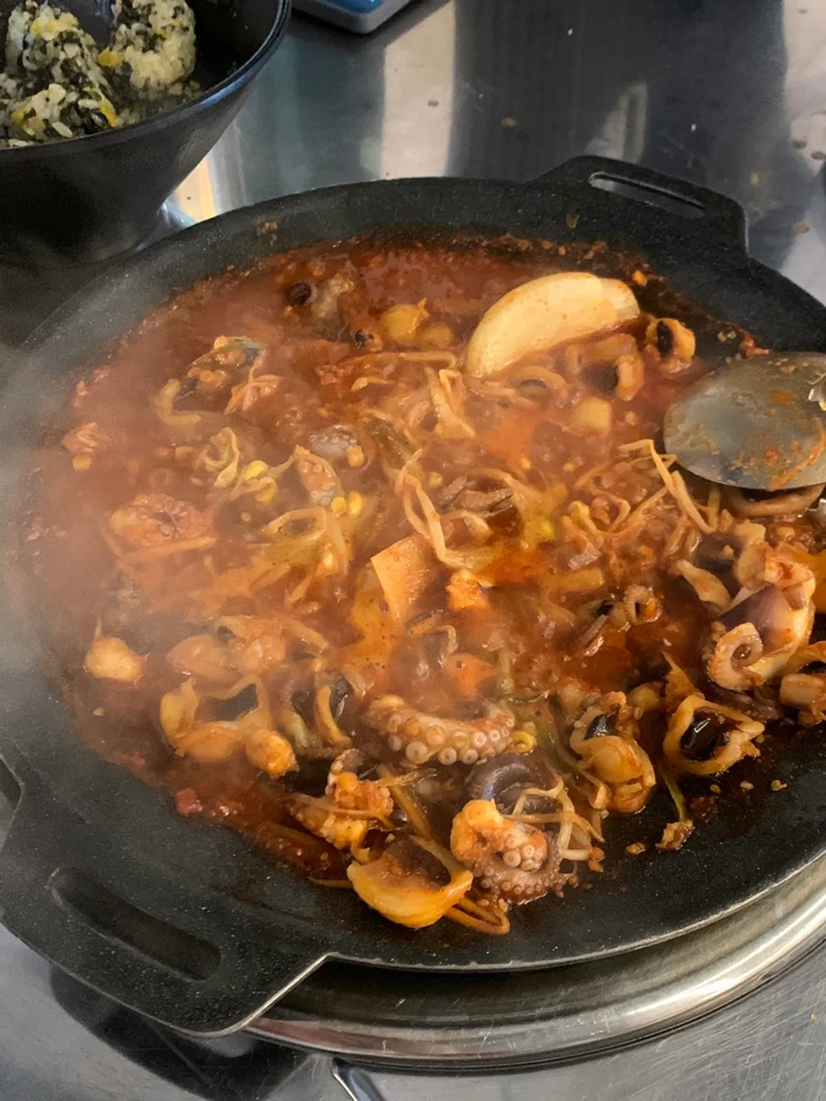 다 볶아진 큼직한 쭈꾸미볶음