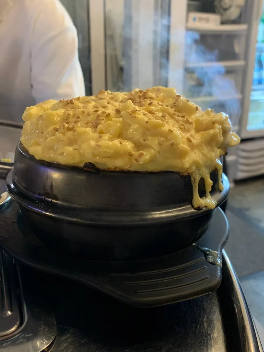 뚝배기에 부풀어 오른 계란찜