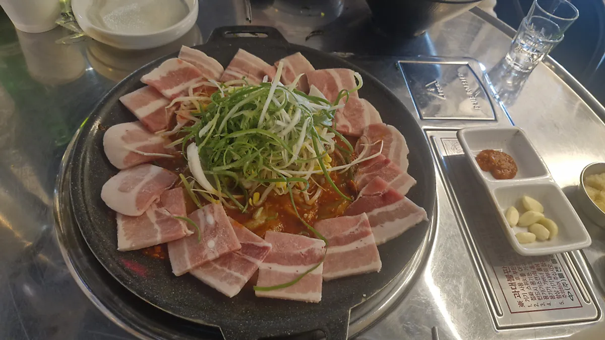 Jjuksam for two cooked on the hot plate