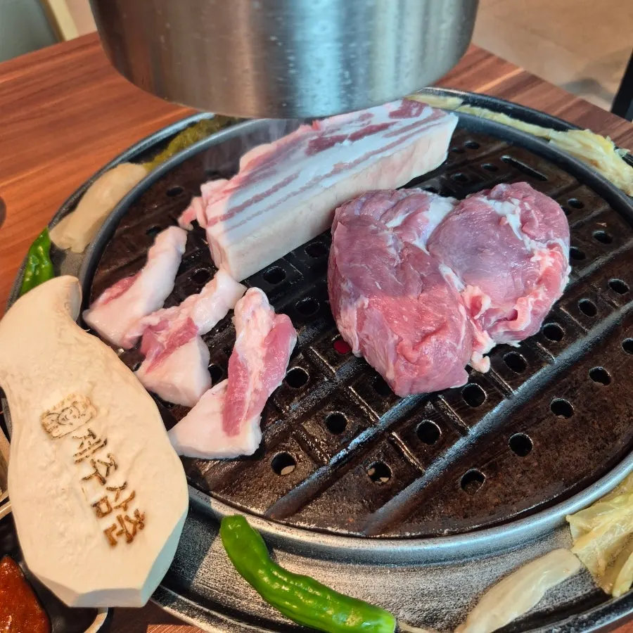 300시간 저온 숙성 제주 흑돼지 생고기