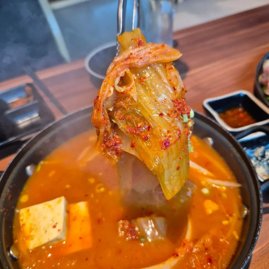 표고버섯장과 명란 등 기본 찬