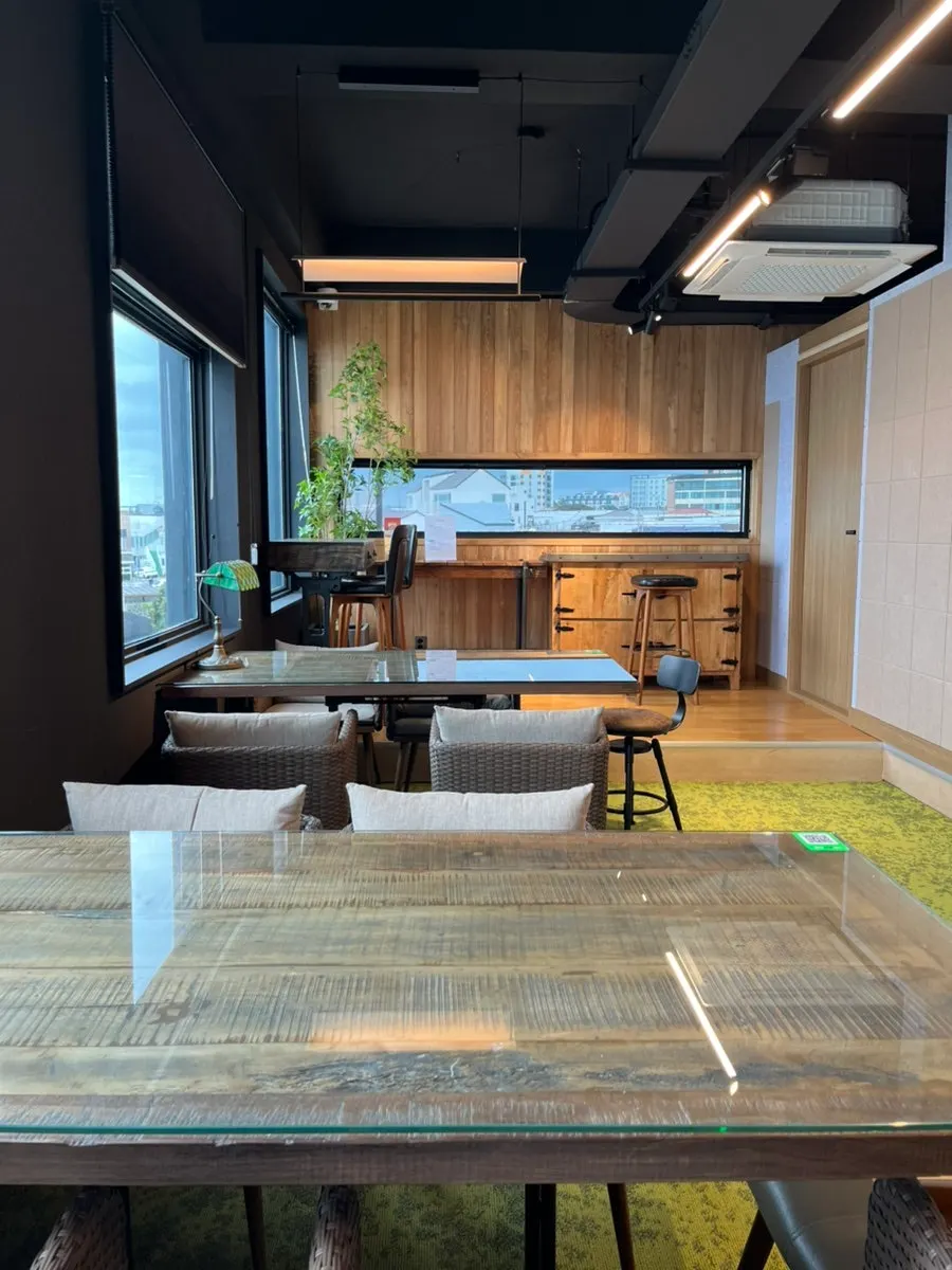 Chỗ ngồi tầng 2 của Robain Coffee
