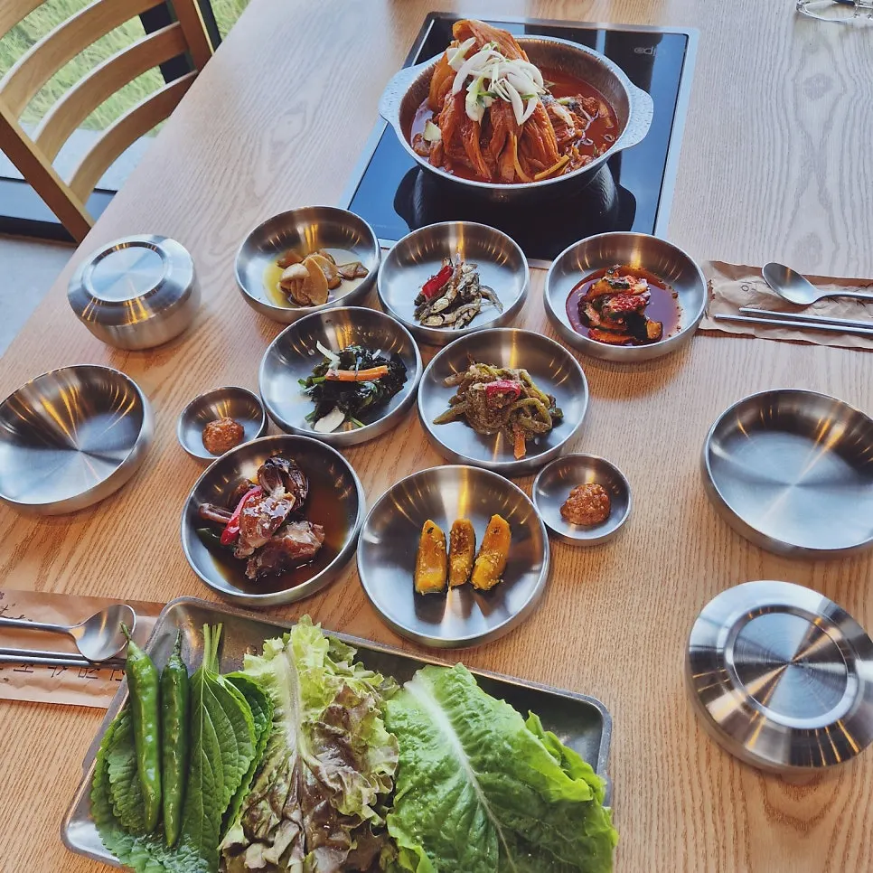 Main image of the mackerel kimchi jjim spread at Jeju Seom Godeungeo Ssambap