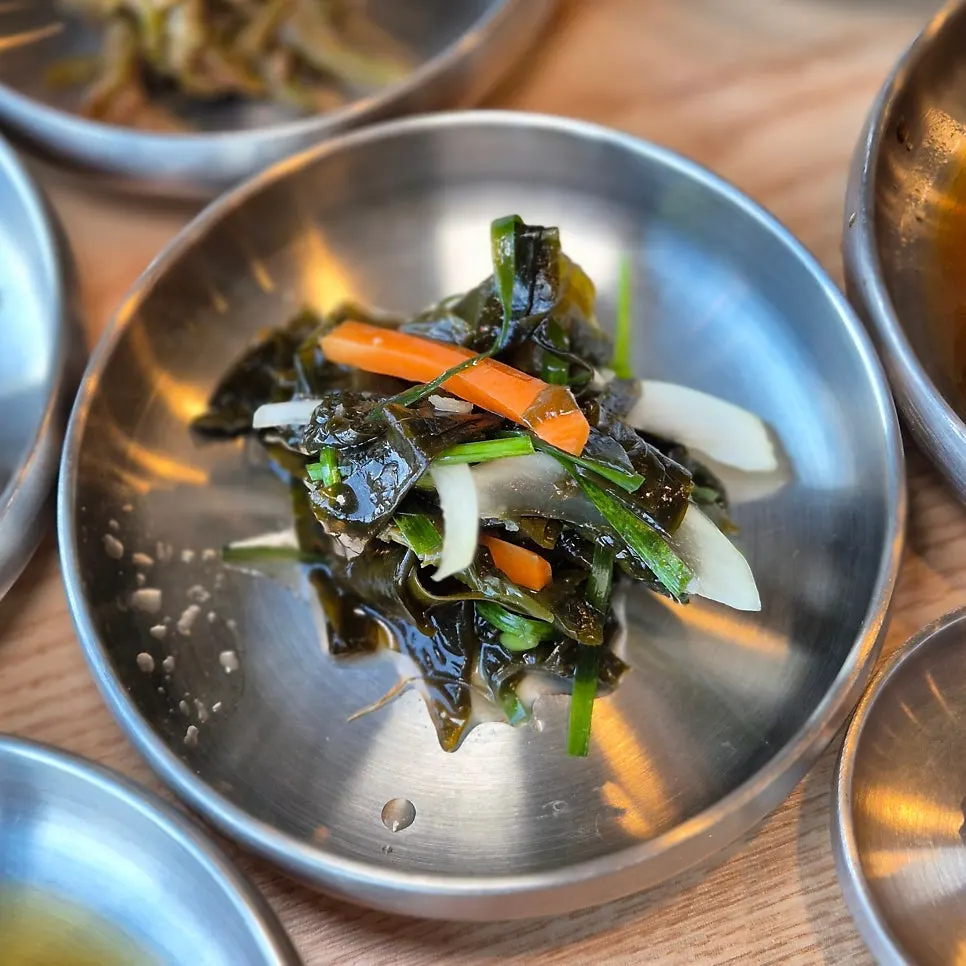 Soy-based seasoned seaweed side dish