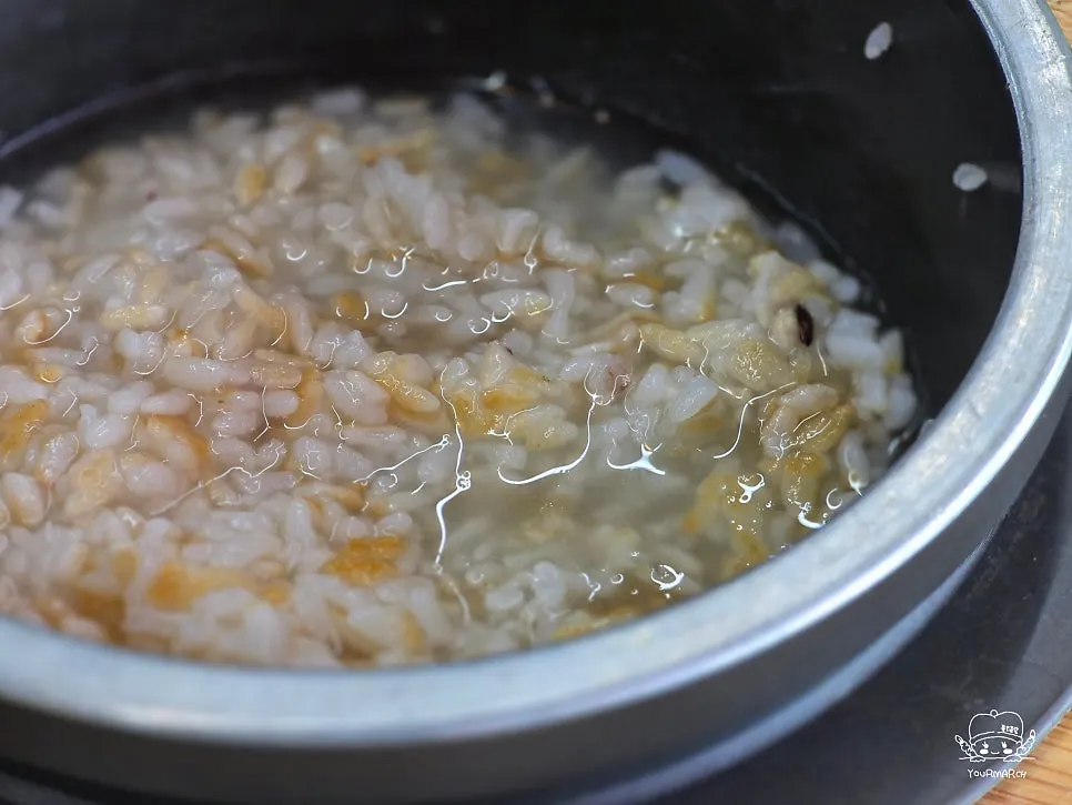Nurungji sungnyung made by adding water to the pot