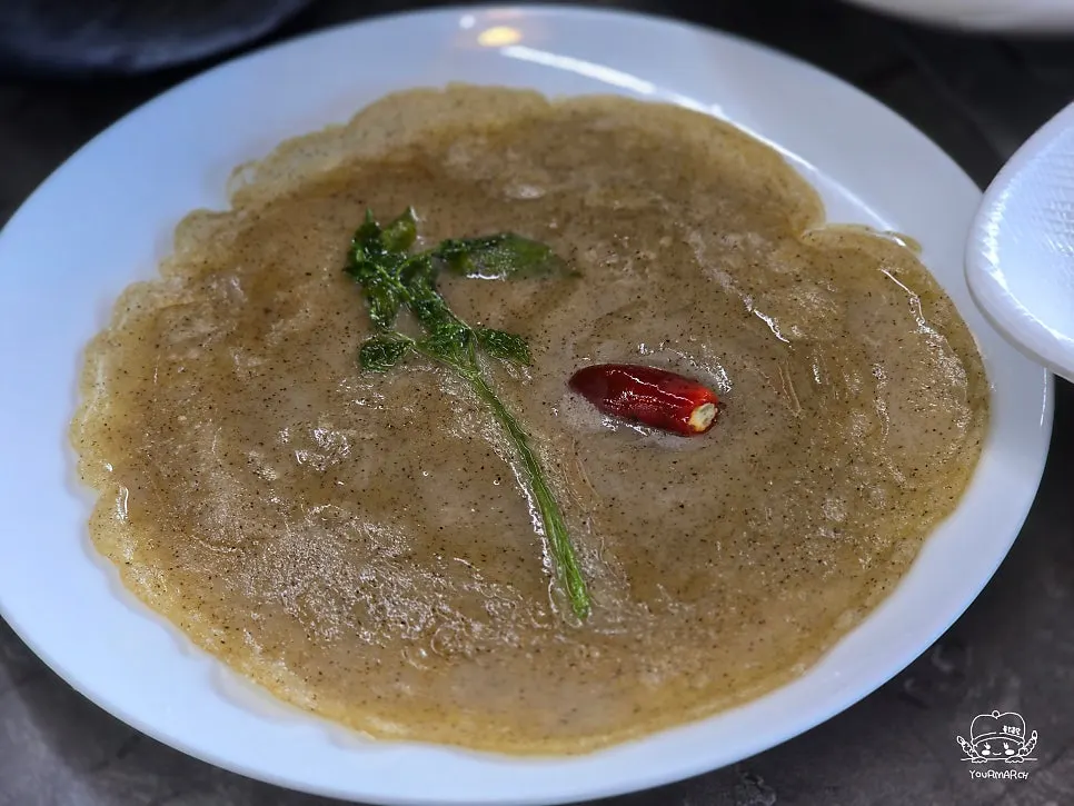 Plates of side dishes at Jogane Sotbap