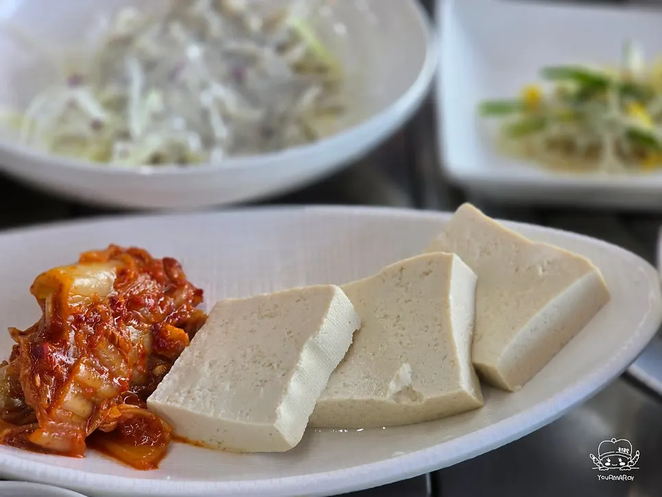 Seasonal side dishes including namul and pancakes