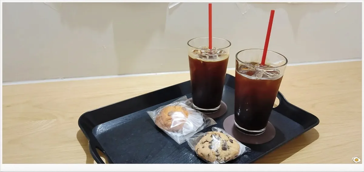 Two Americanos from Jo Hui-tak Coffee
