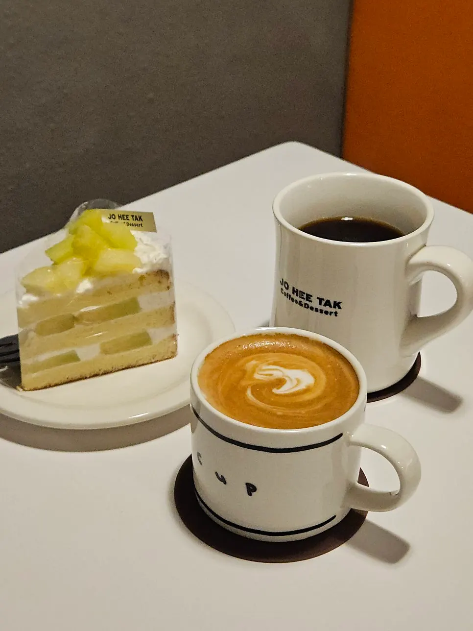 Table with coffee and cake at Jo Hui-tak Coffee