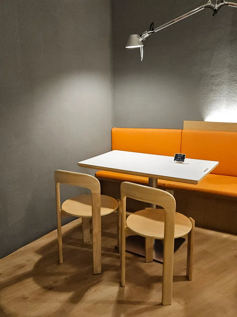 Café seating good for laptop work