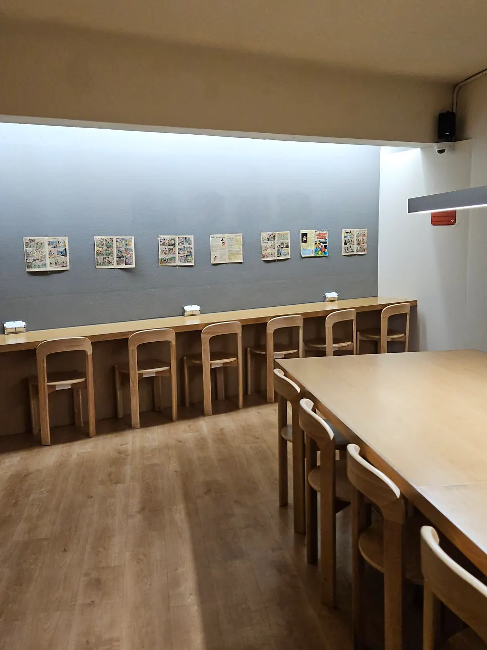 Seat suited for solo café visitors