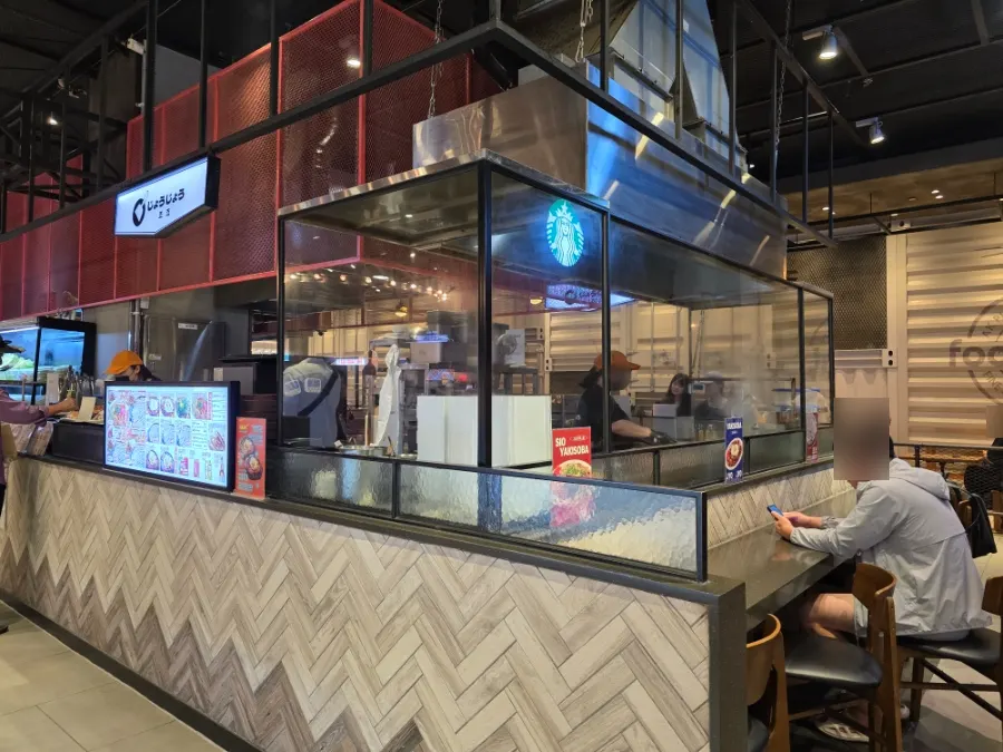 Jojo's open interior with L-shaped bar seating around the teppan