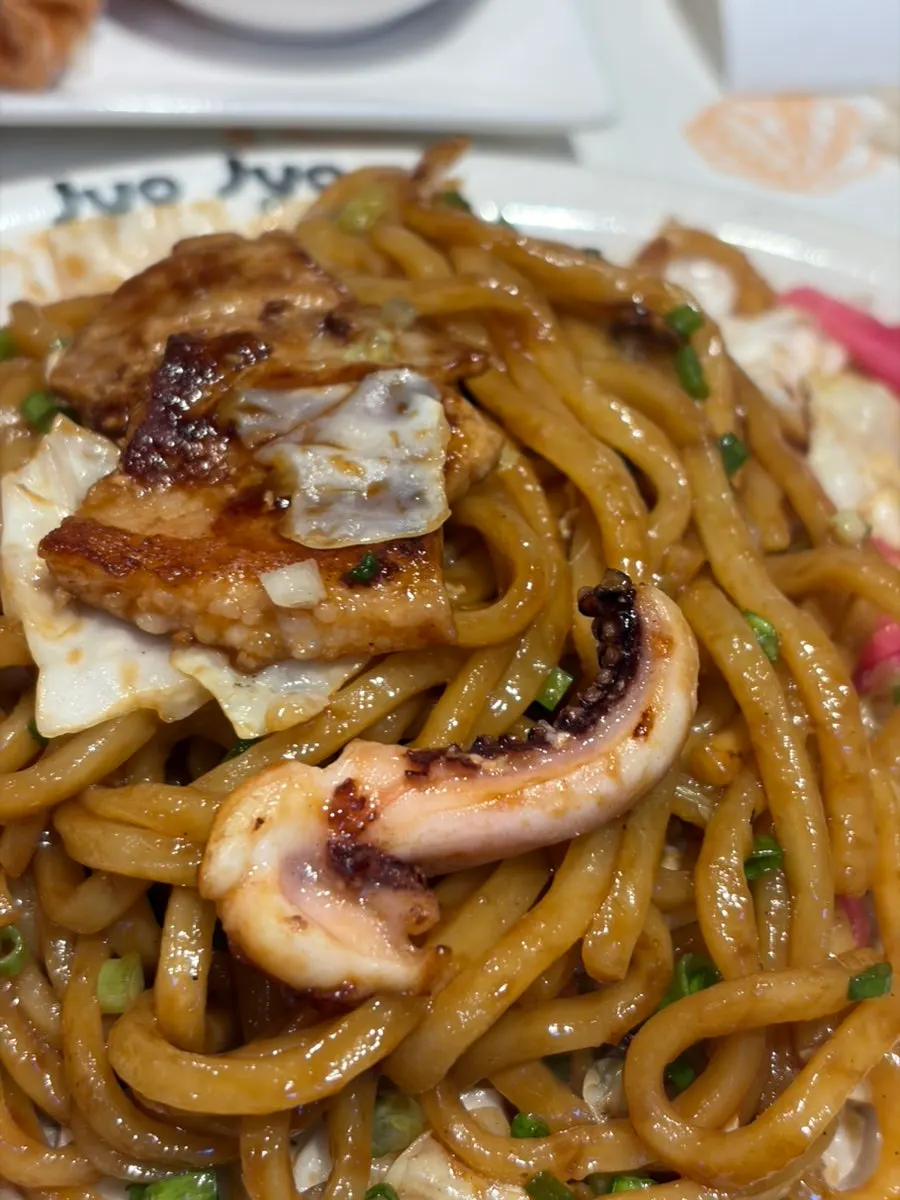Springy noodles of the Jojo yakisoba