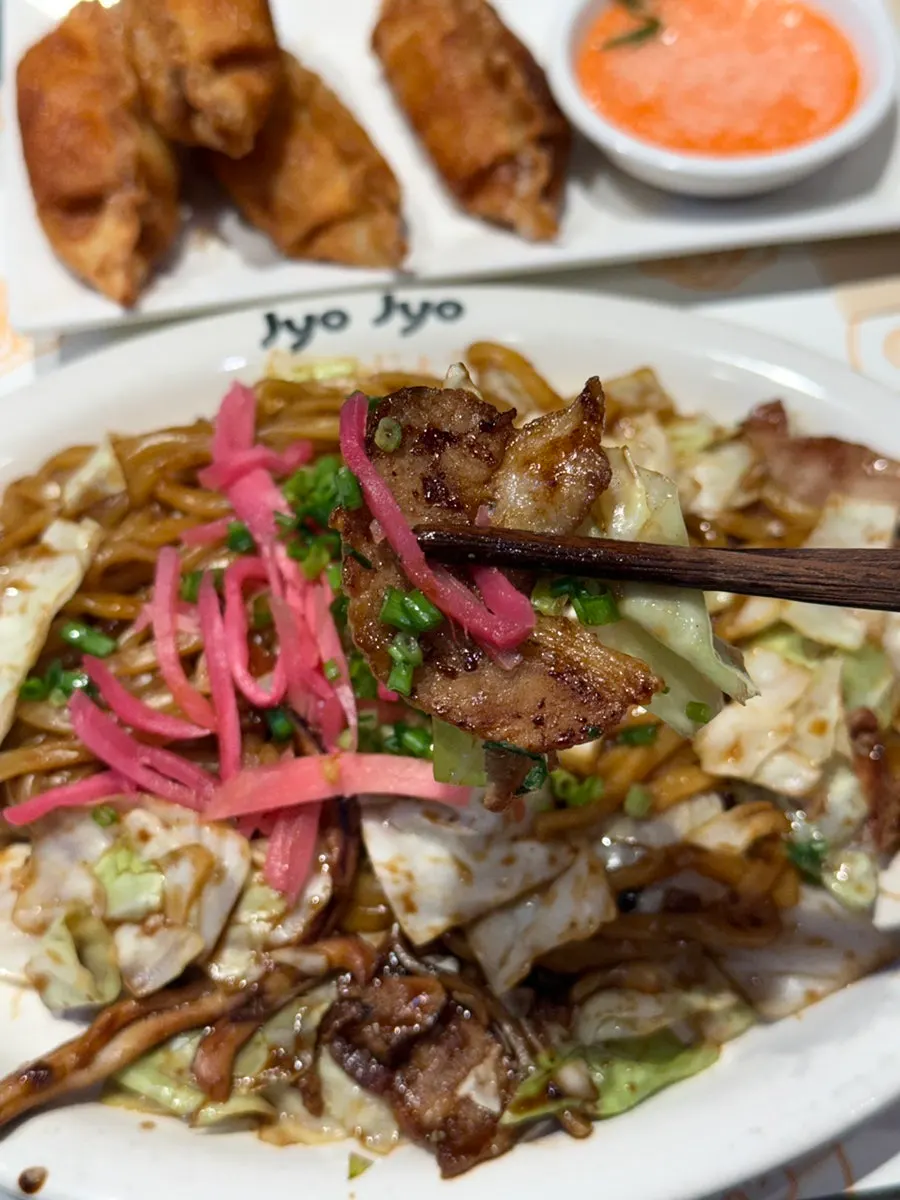 Yakisoba filling of cabbage and pork mixed in