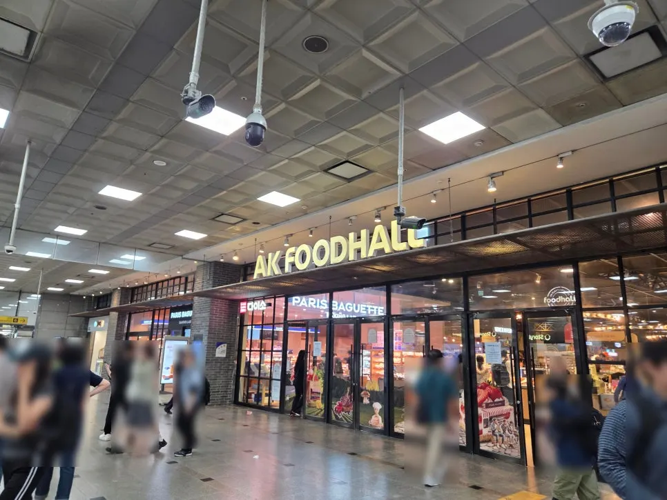 AK FOODHALL entrance connected to Suwon Station