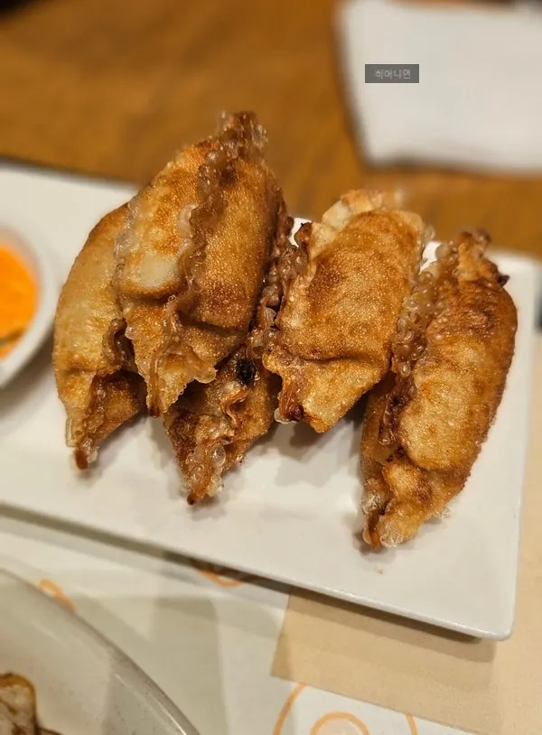 세트로 나온 명란교자 5피스 접시