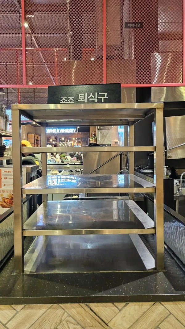 식사 후 그릇을 반납하는 퇴식구