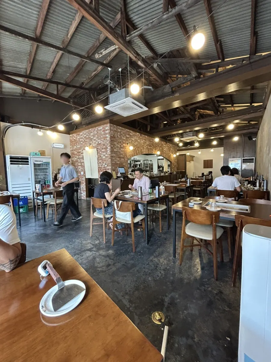죠죠 문래점 철판 테이블 좌석