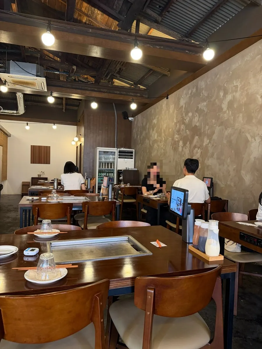 Spacious, clean interior of the Jojo Mullae Branch dining room