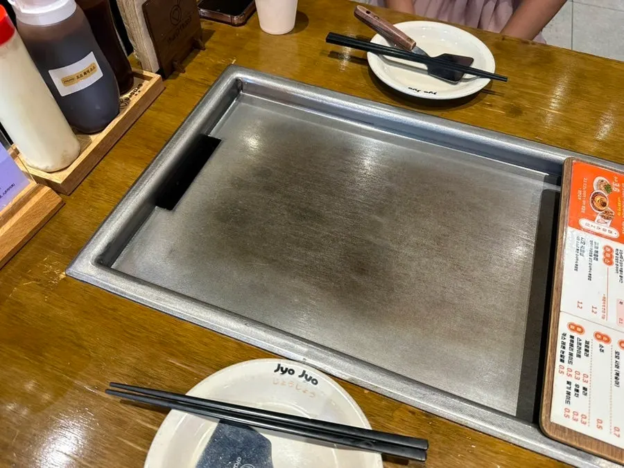테이블에 설치된 철판