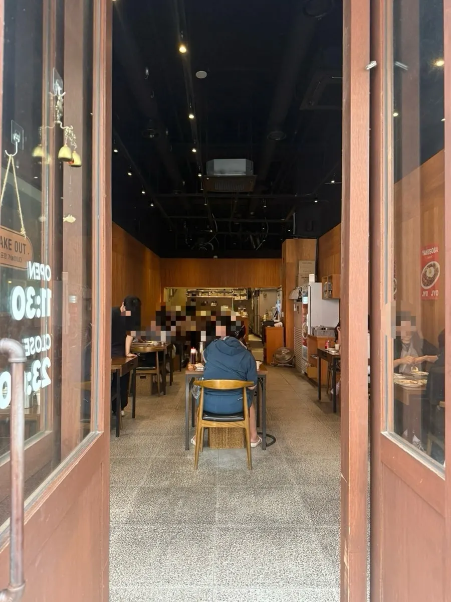 죠죠 매장 내부 2인석 4인석 좌석