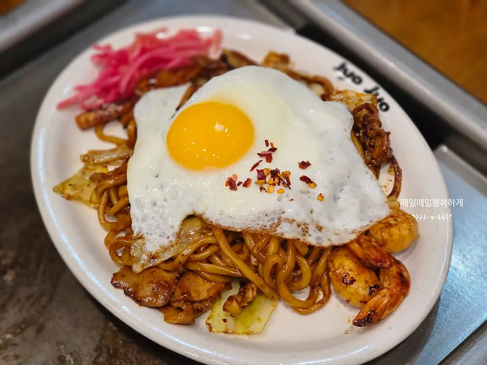 밤에 본 송도 현대프리미엄아울렛 주변