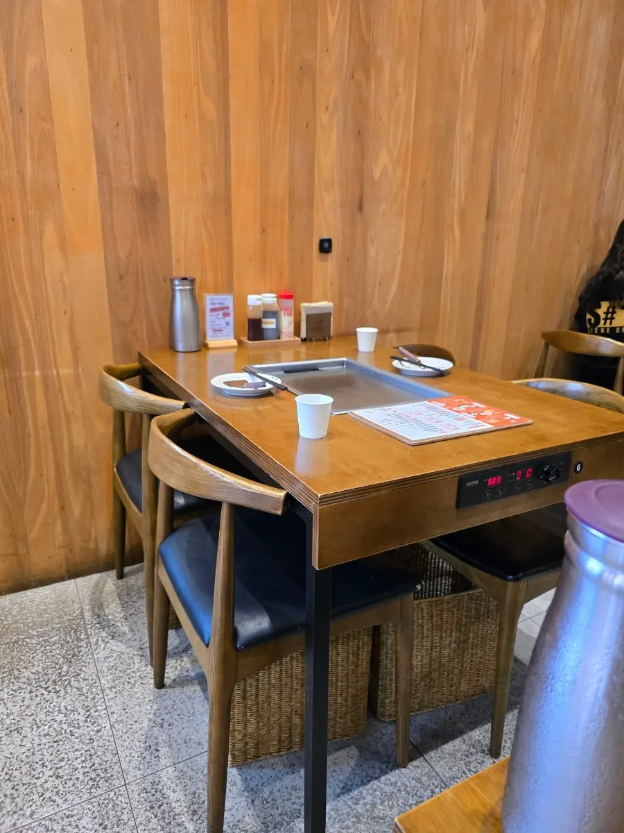 메뉴를 적어 제출하는 죠죠 주문지