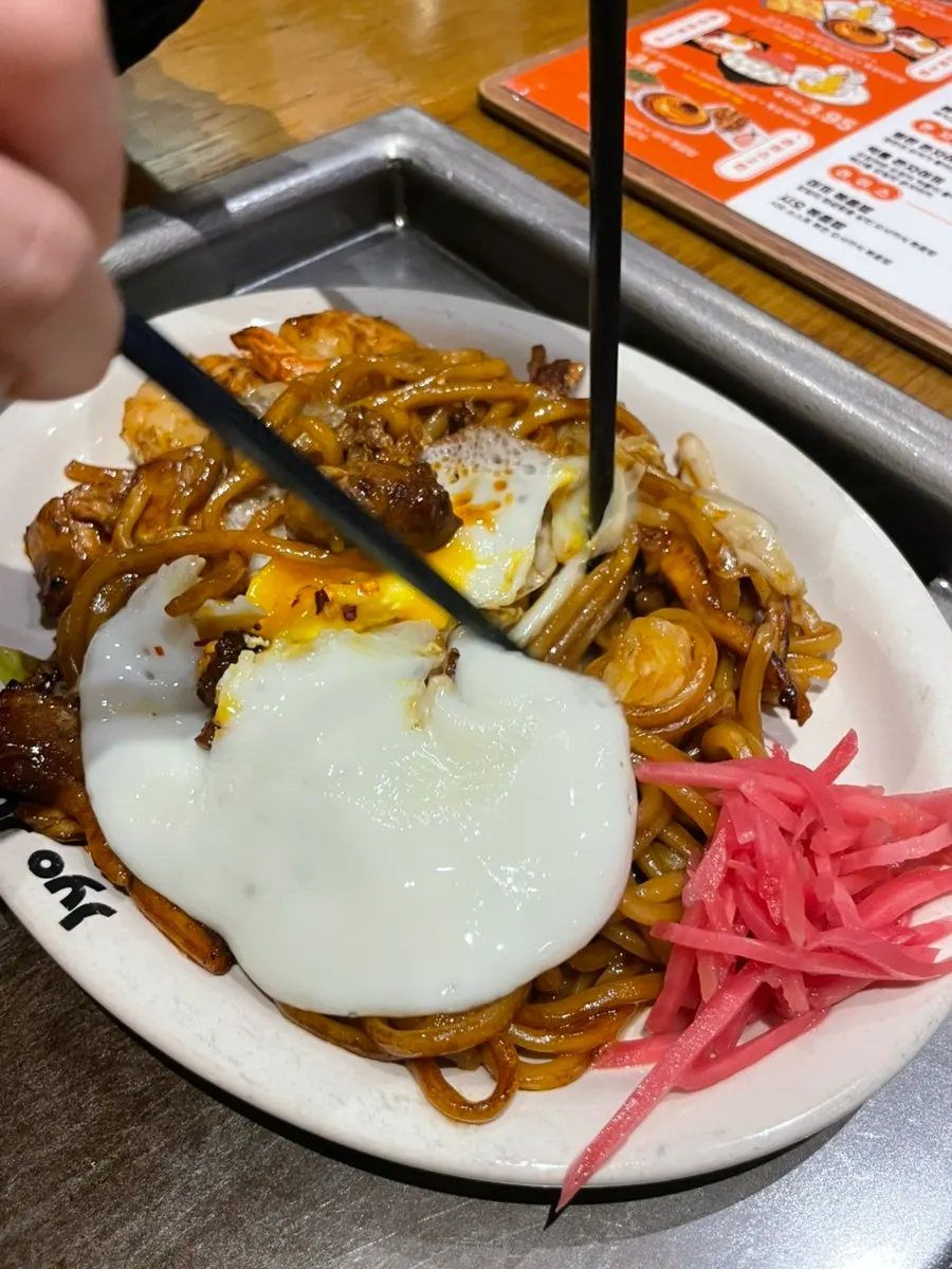 Yakisoba resting on the tabletop griddle