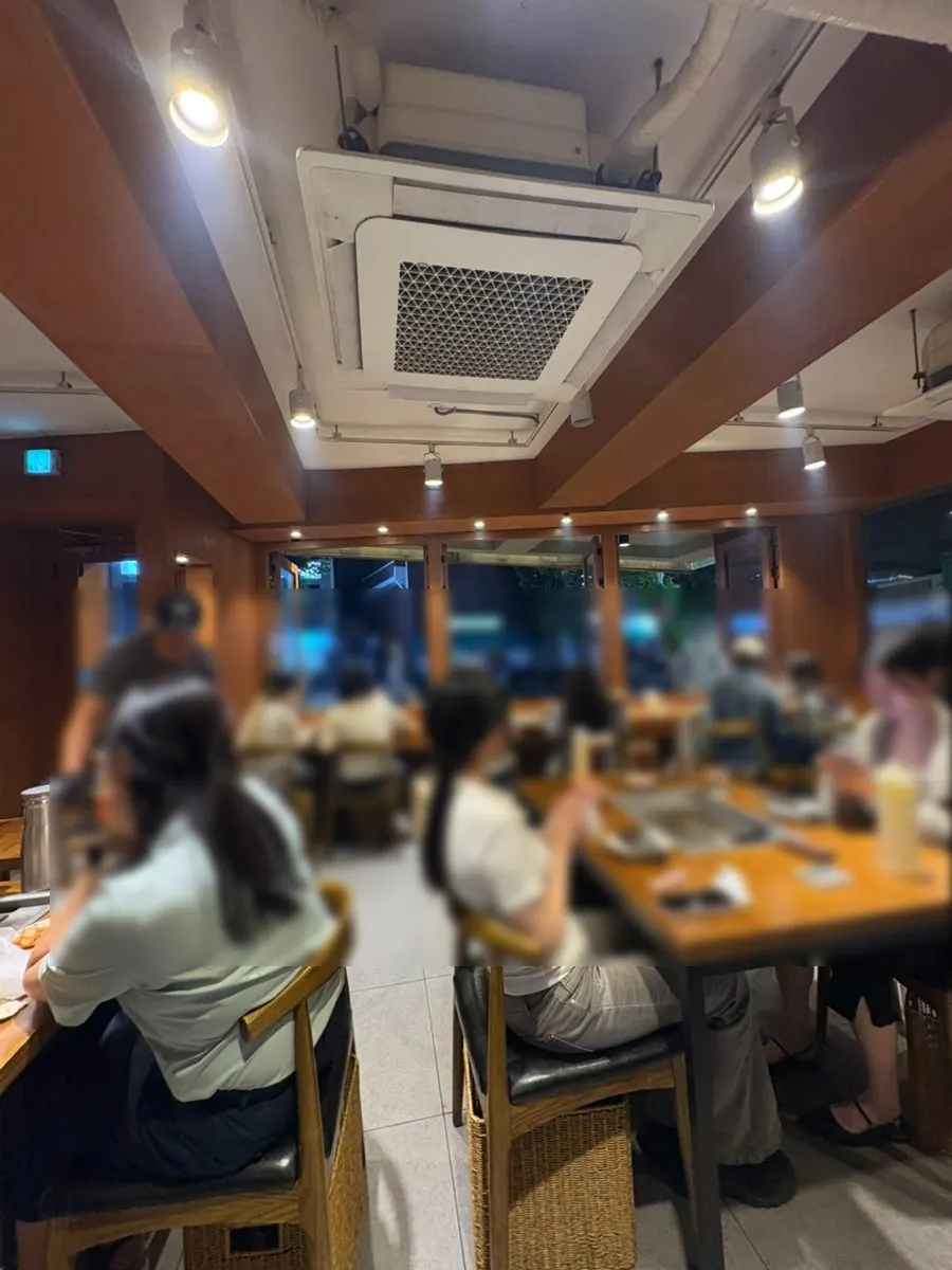 크림 올라간 죠죠 생맥주 한 잔