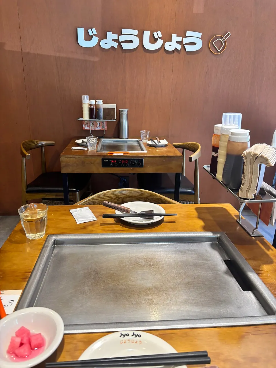 Interior of Jojo Yeonnam Branch with a teppan at every table