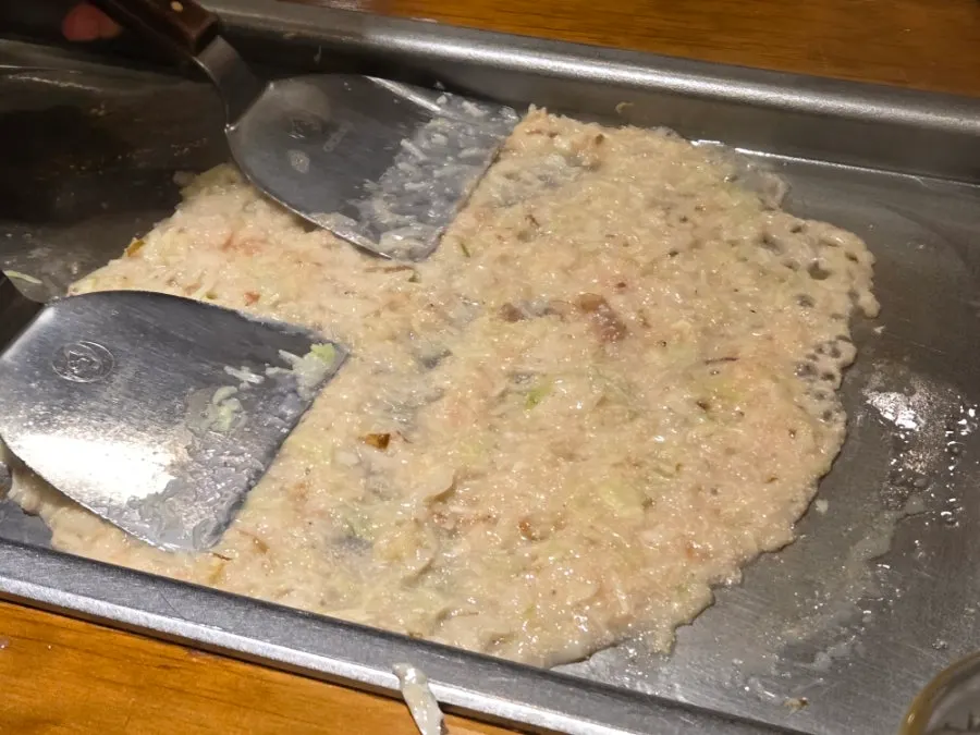 치즈 토핑을 올린 몬자야끼