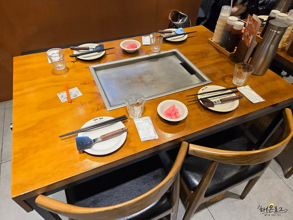 4-person table at Jojo Yeonnam Branch with a griddle in the center