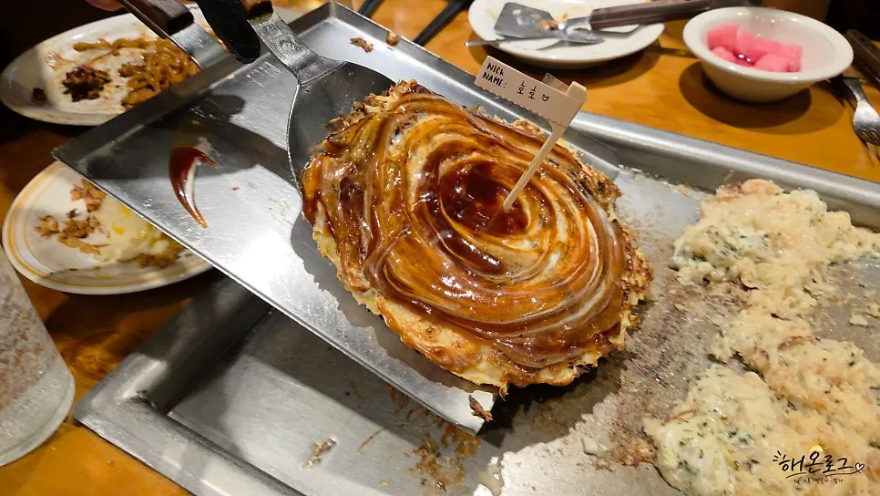 Jojo okonomiyaki served with a nickname flag on top