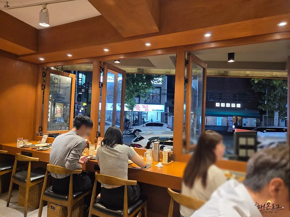 Window-side counter seats at Jojo Yeonnam Branch with windows open