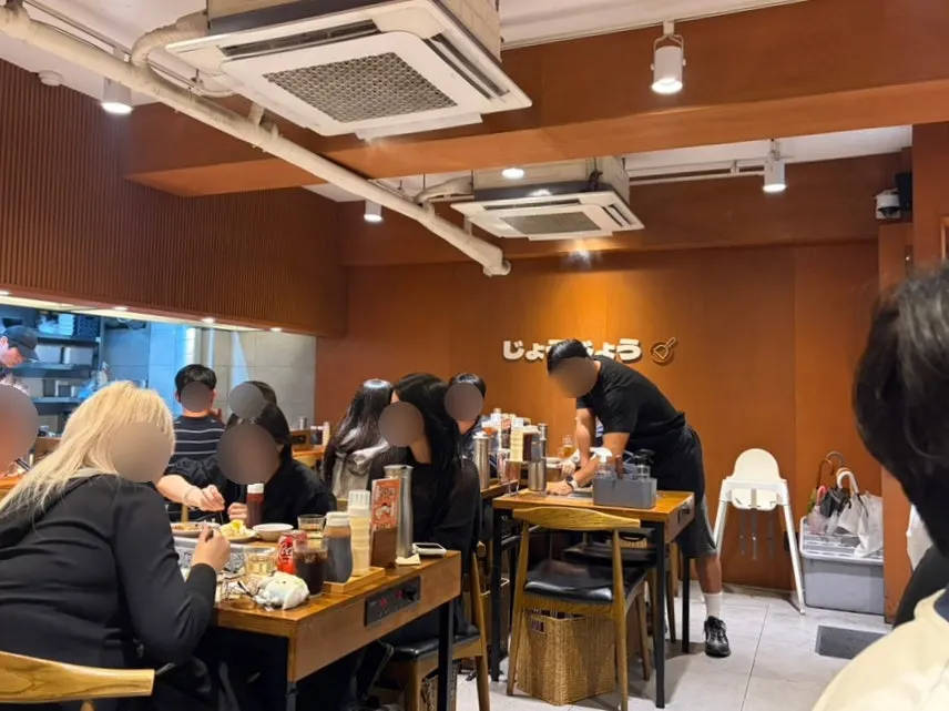 Interior seating atmosphere at Jojo Yeonnam Branch