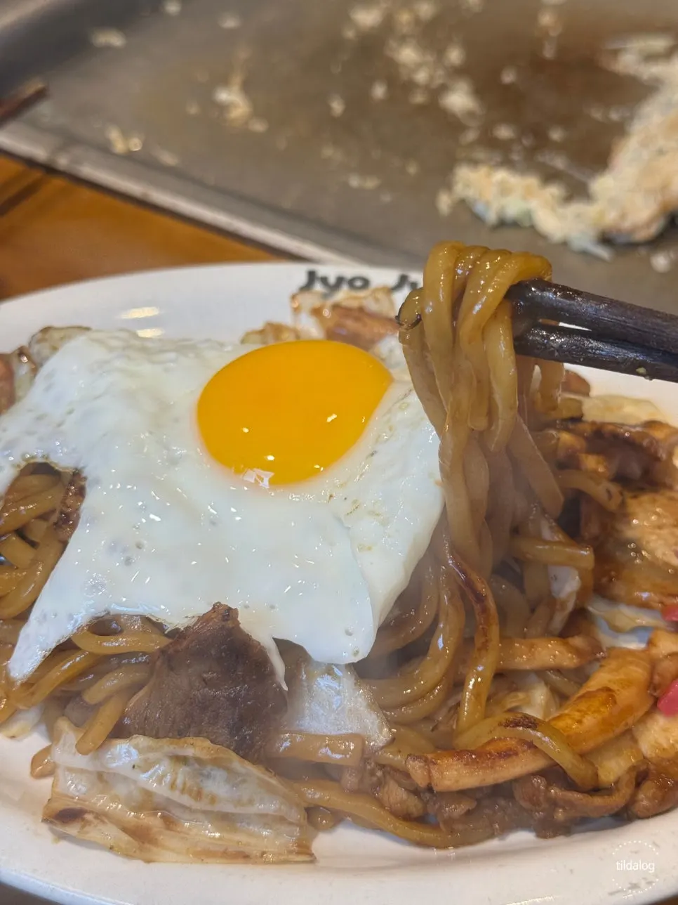 Thick noodle yakisoba with shrimp and meat