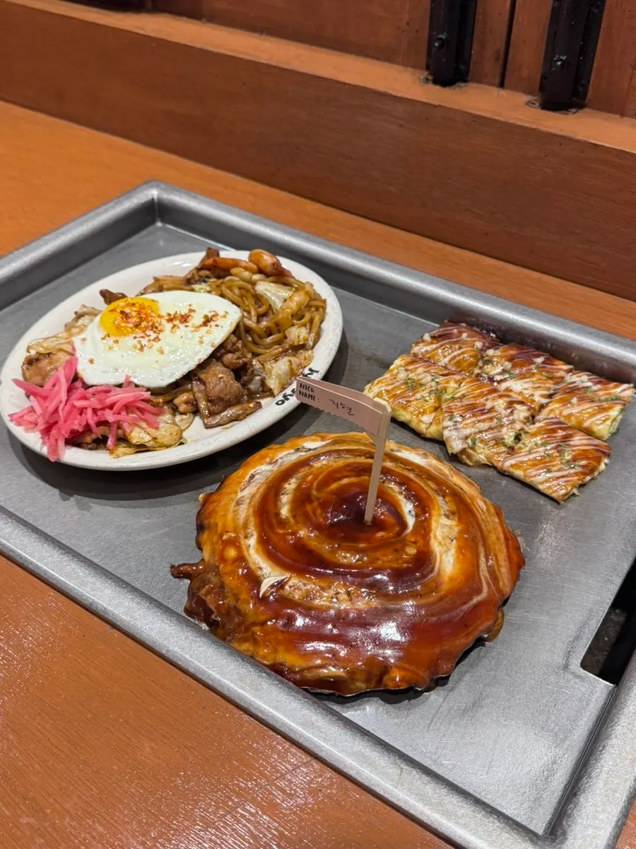 Vertical photo of teppan dishes at Jojo Yeonnam Branch