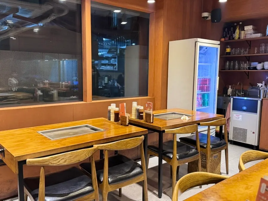 Seating at Jojo Yeonnam Branch with a teppan built into every table