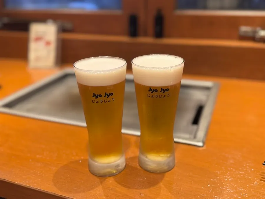 Two glasses of Jojo draft beer, 400ml