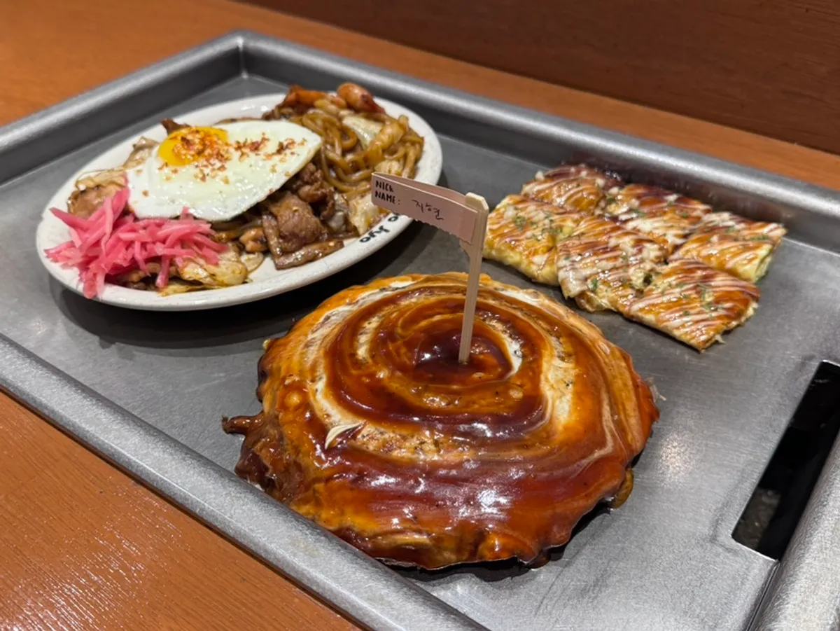 Signature Set for Two laid out on the teppan at Jojo Yeonnam Branch