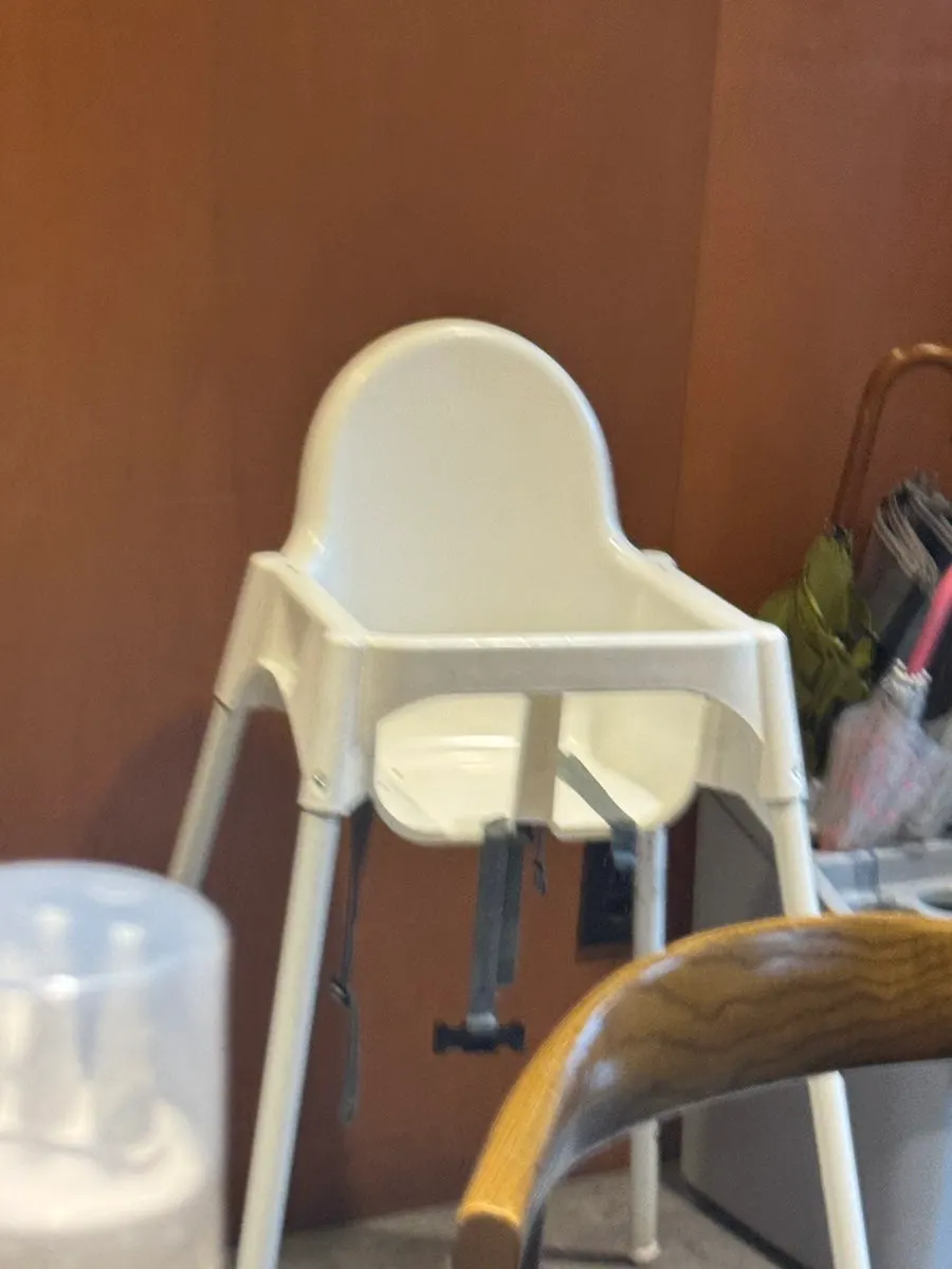 연남 거리가 보이는 통창 창가석