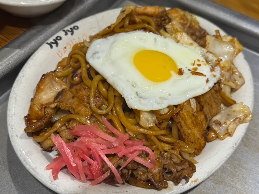 철판에 올려진 카라이야끼소바