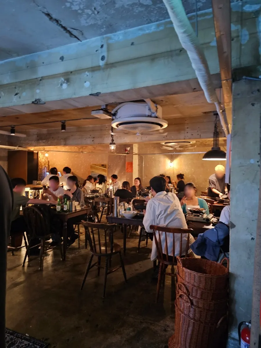 Soft lighting inside Jojomomo