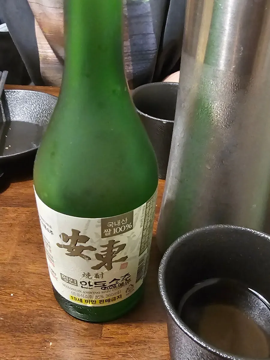 A variety of drinks enjoyed at Jojomomo