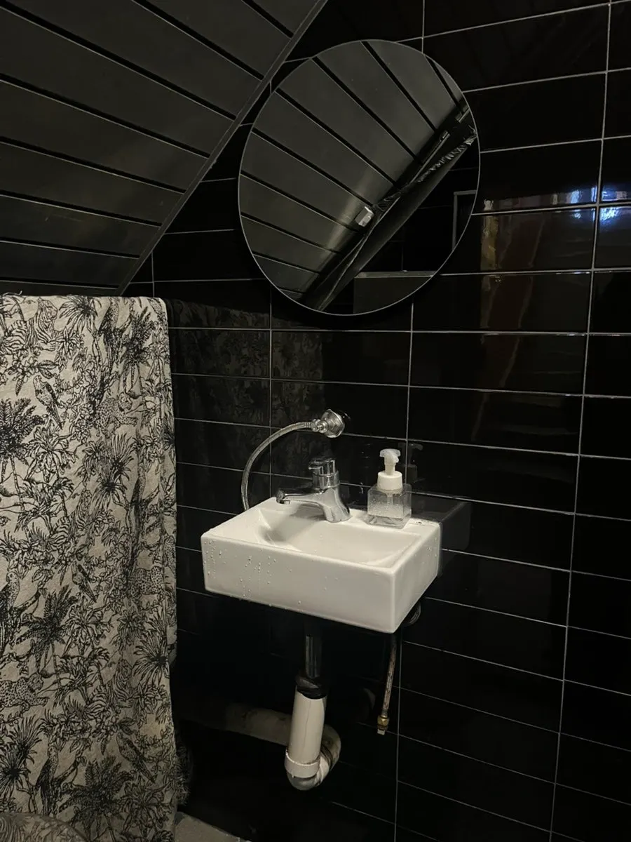 Interior of the restroom at Jojomomo