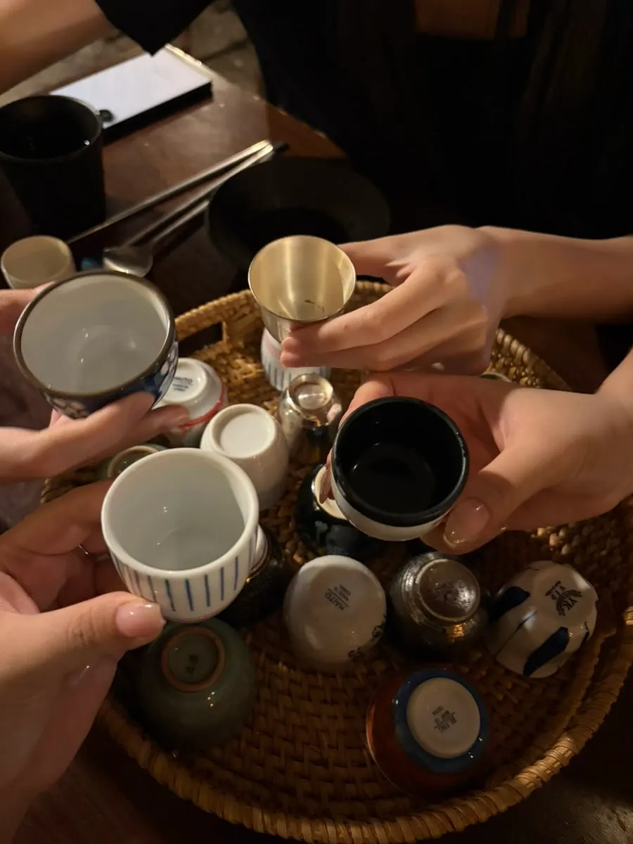 Drinks and side dishes set up at Jojomomo